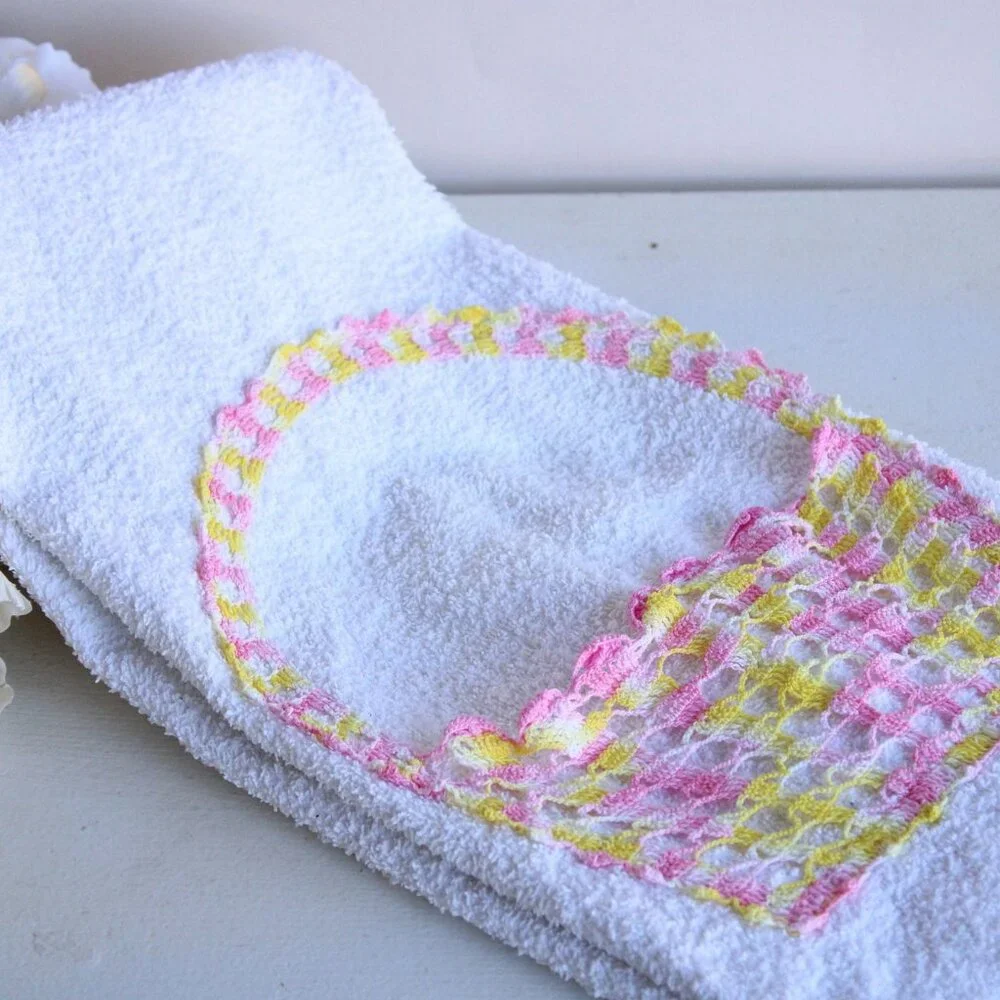 Vintage 1980s Bath Towel, Cone Terrycloth Towel With Crochet Flower Basket